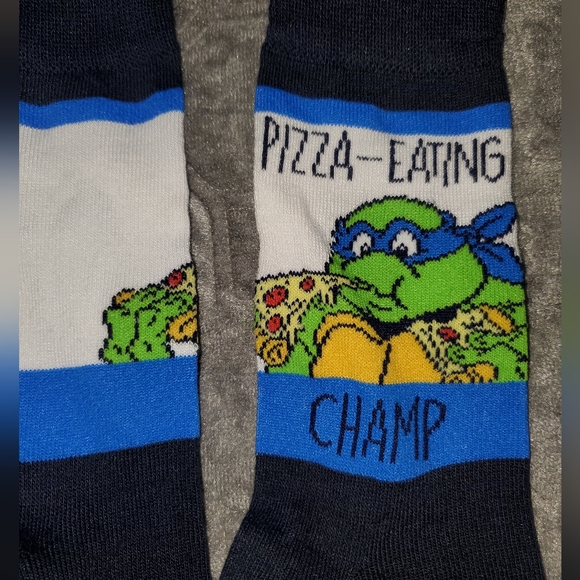 Teenage Mutant Ninja Turtles Characters Shirt size XXL and set of 2 TMNT socks - Picture 8 of 9